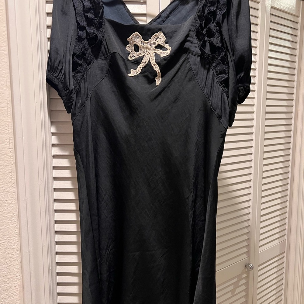 Chic Black Dress with Elegant Design